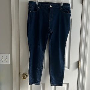 Tahari Women’s dark blue skinny jeans size 18